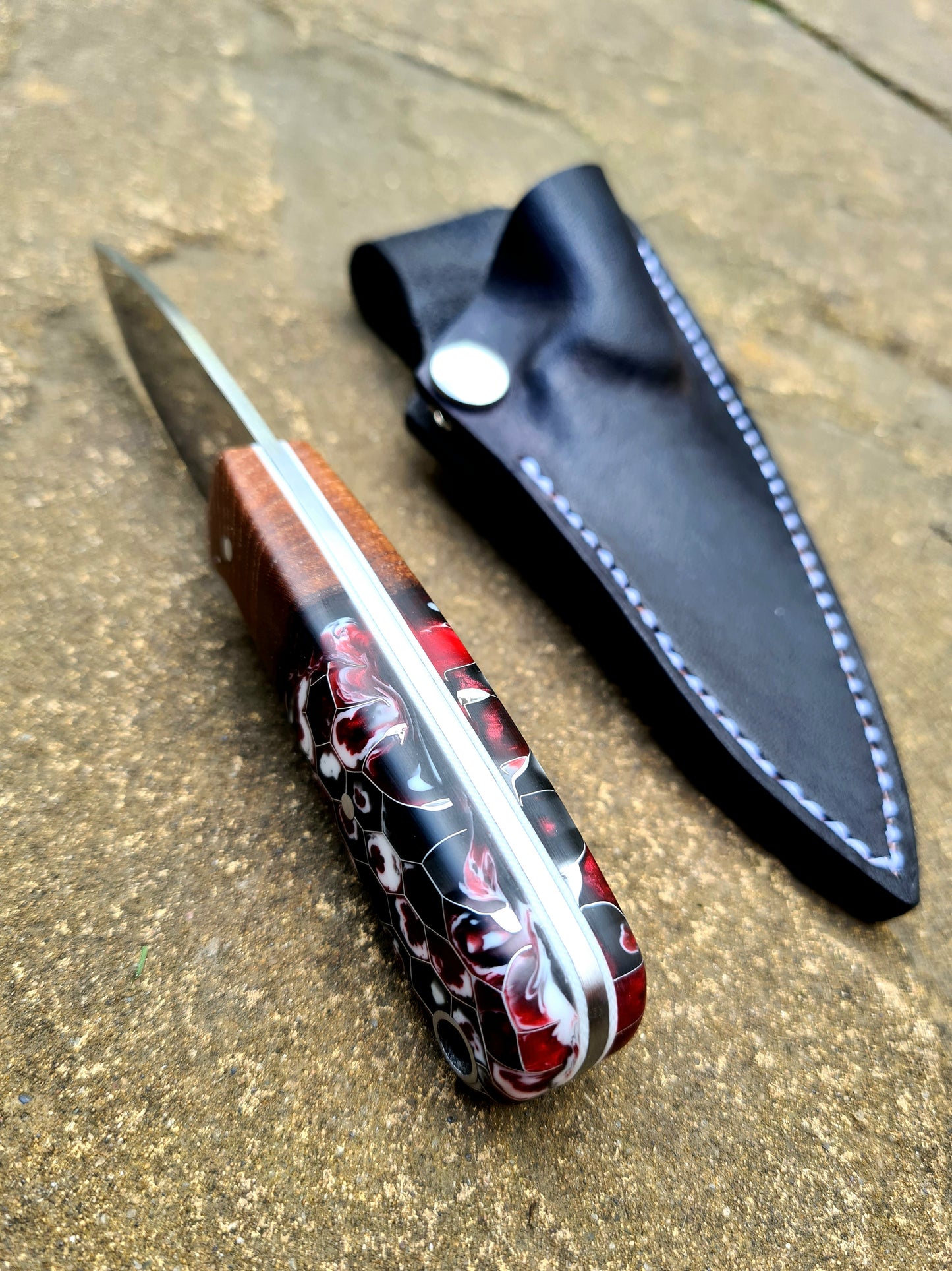 Utility Knife Red/White/Black Honeycomb