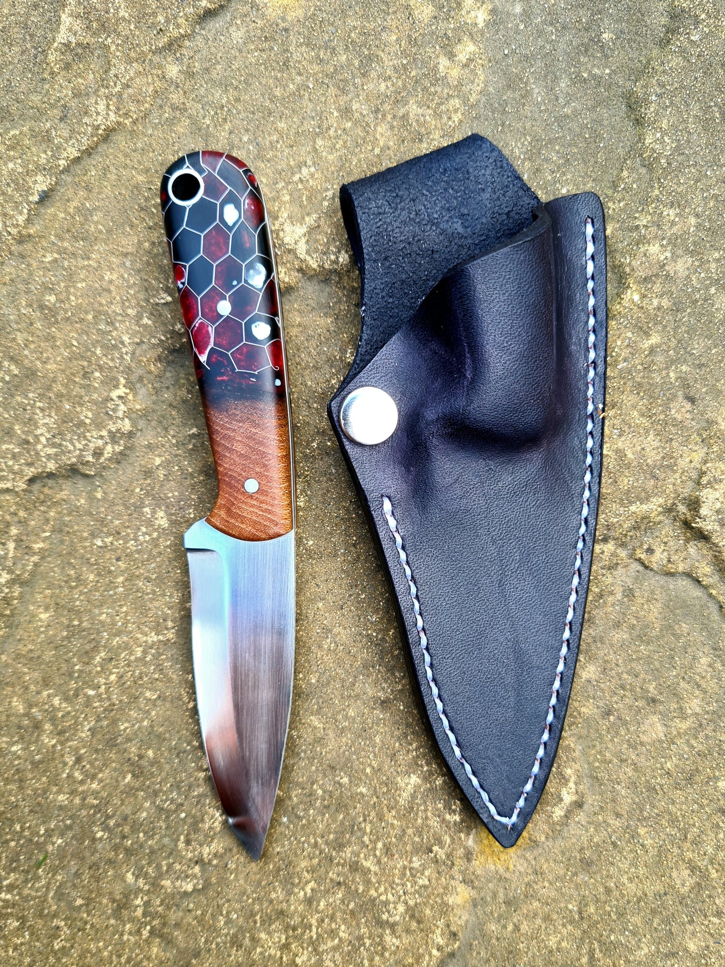 Utility Knife Red/White/Black Honeycomb