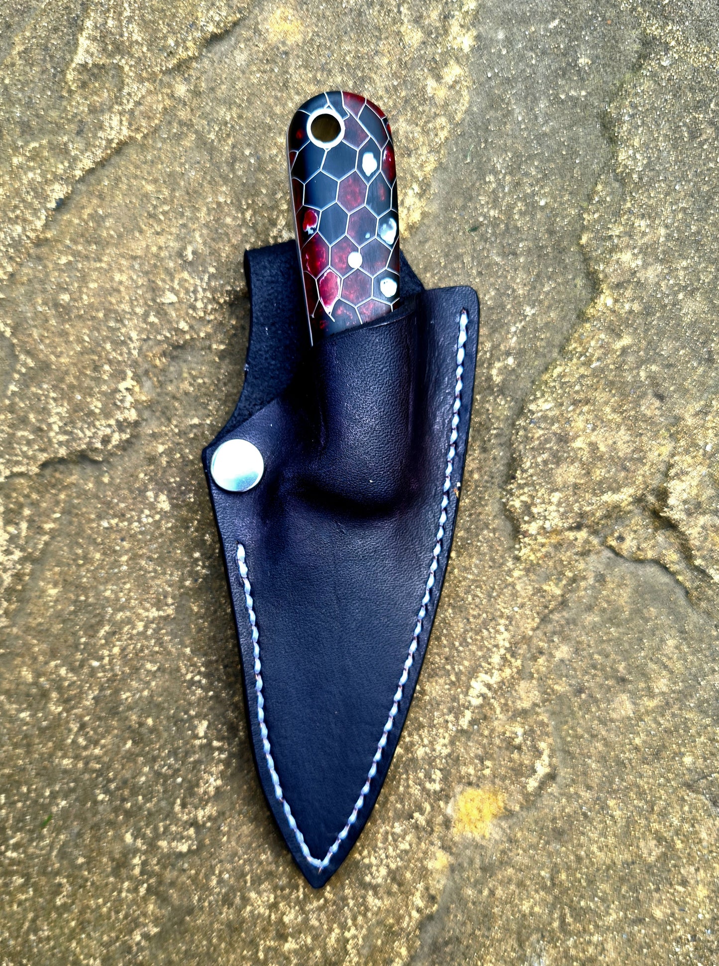 Utility Knife Red/White/Black Honeycomb